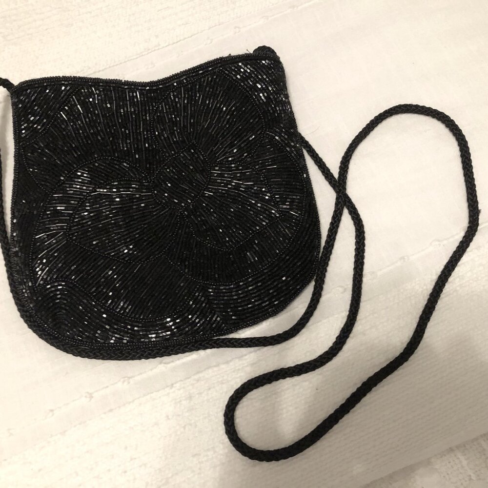 Elegant women’s finely beaded evening bag in black, Floral Design Beading.